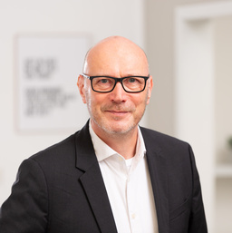 Wie es sich anfühlt, in sicheren Händen zu sein? Das weißt du, wenn du mit Thomas deine Aufgabe angehst. Buch dir jetzt einen unverbindlichen… Thomas Keller ist dein Match-Berater